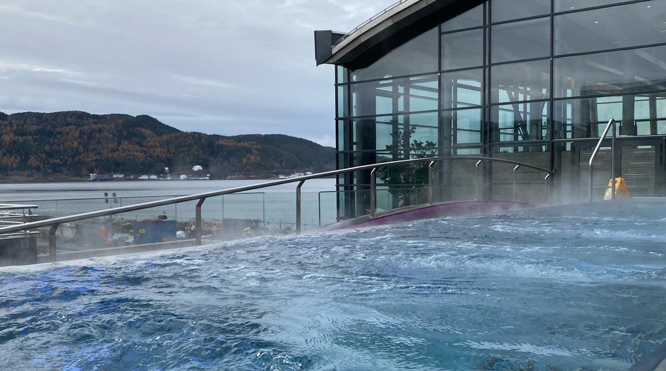 Hotellopphold og inngang til Pirbadet