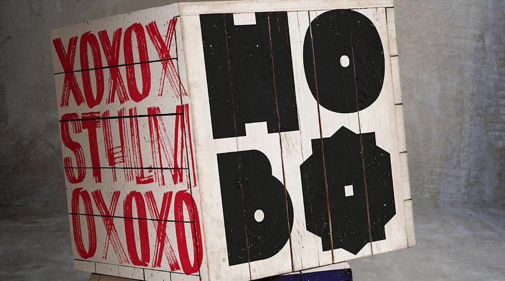 Treboks med logotype på hotell Hobo i Stockholm, Sverige
