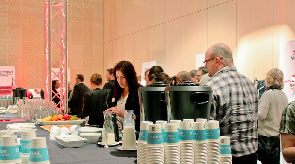 Kaffe og forfriskende frukt servert under konferanse på Quality Hotel Friends