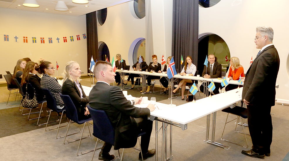 Luftig konferanserom med internasjonale deltagere på Quality Hotel Friends