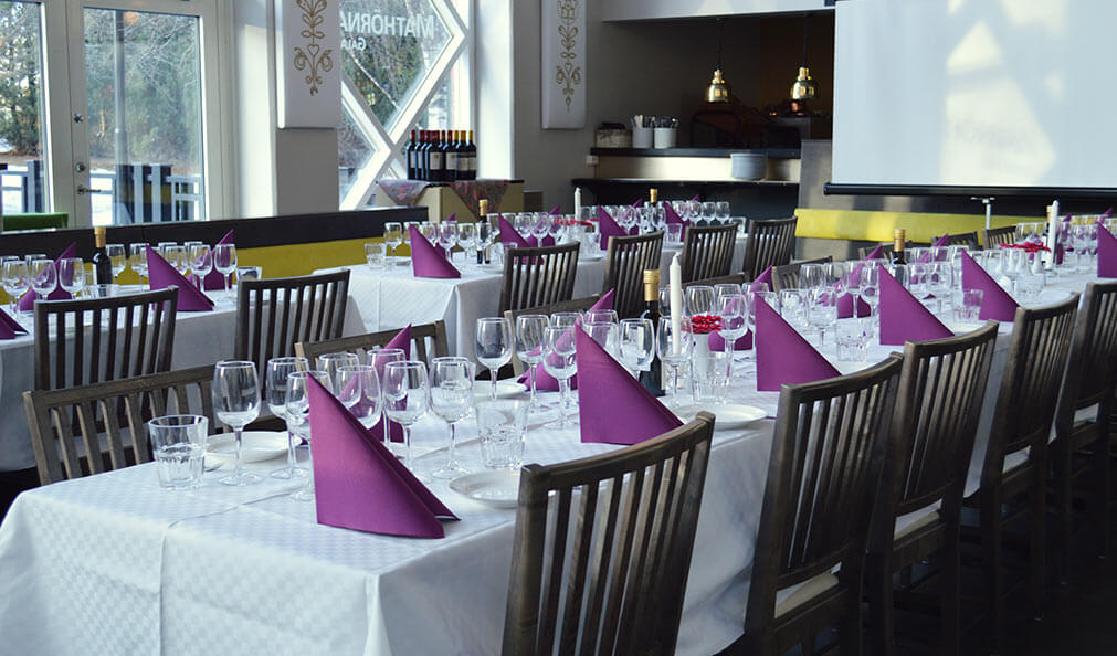 Bord dekket til middag i Restaurant Mathörnan på Quality Hotel Galaxen i Borlänge