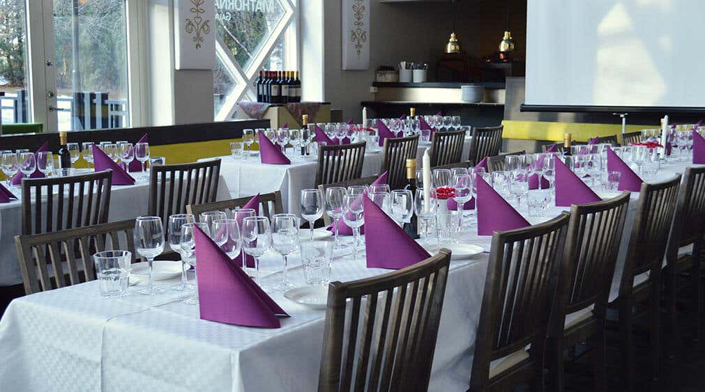 Bord dekket til middag i Restaurant Mathörnan på Quality Hotel Galaxen i Borlänge