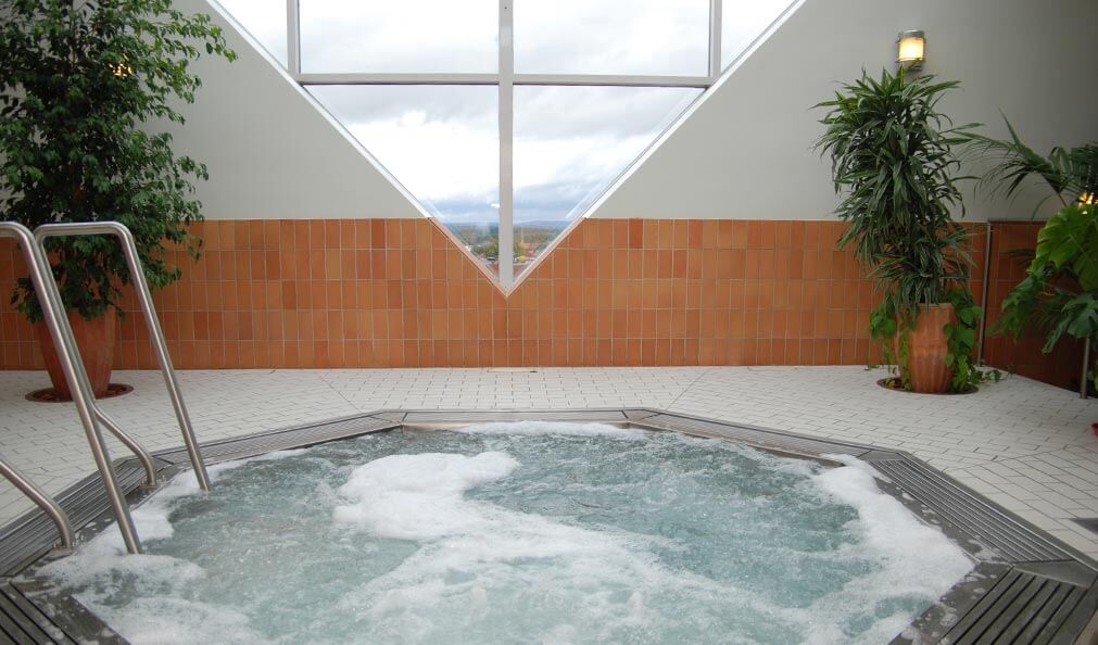 Boblebad med utsikt i relaxavdelingen Polaris på Quality Hotel Galaxen i Borlänge