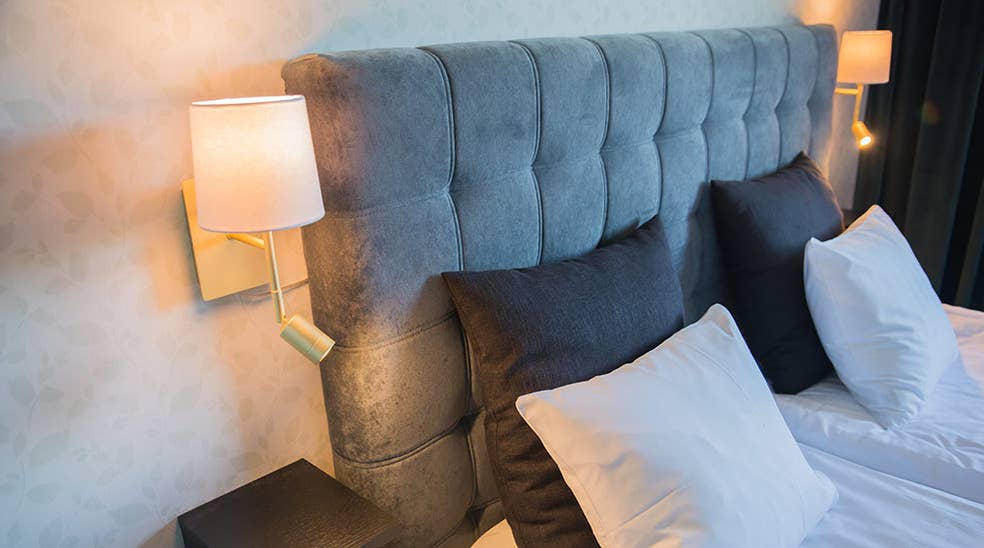 Sengegavel og lamper i Superior dobbeltrom på Quality Hotel Galaxen i Borlänge
