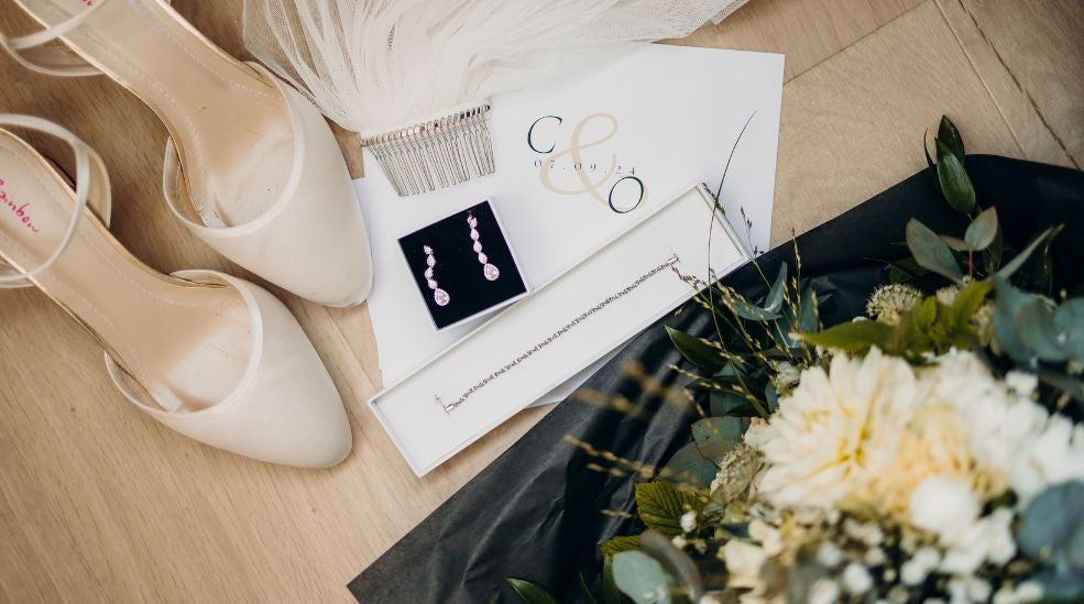 Bryllup og feiring ved fjorden